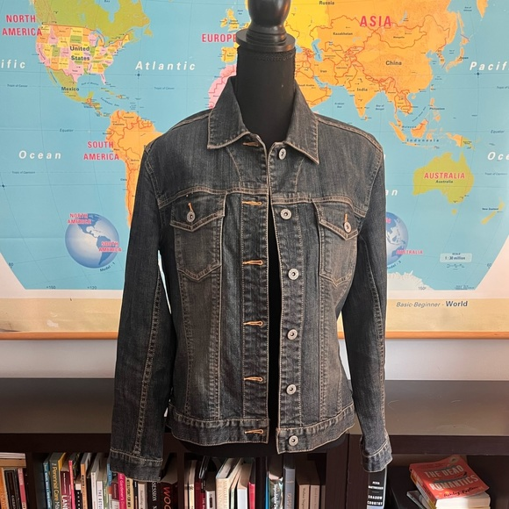 Chicos Platinum size 0 (size XS/4)‎ denim jacket.
